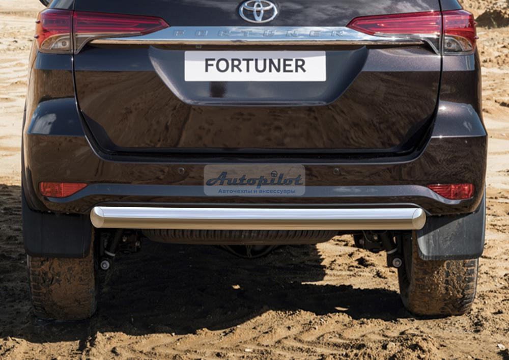 Защита заднего бампера d76 короткая Toyota Fortuner 2017-