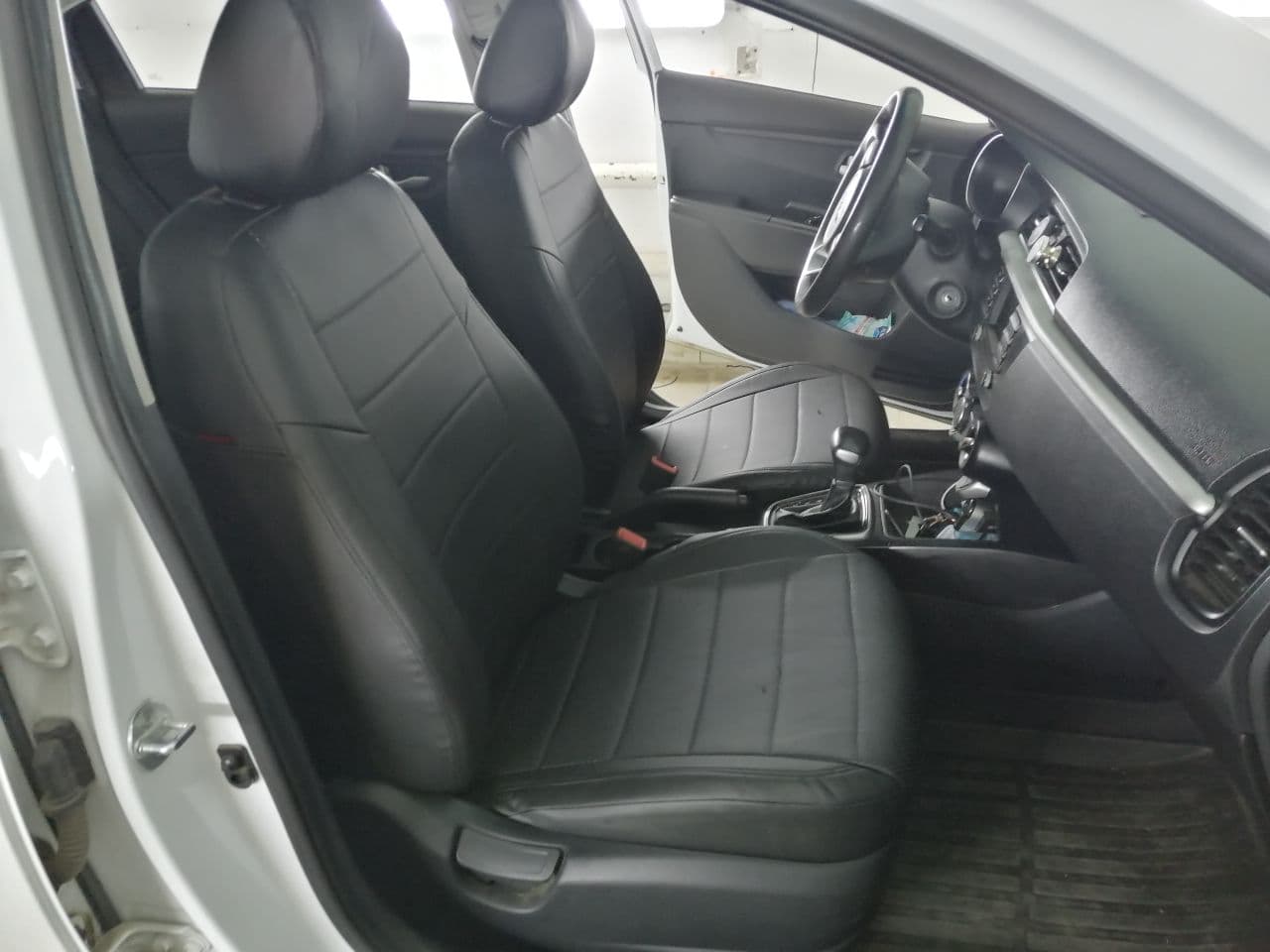 Hyundai Solaris 2  Kia Rio 4  X-Line 2017-Экокожа Классика, черный+черный (1)