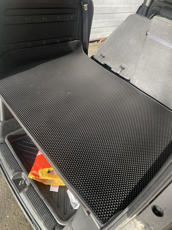 Зачем нужен коврик в багажник и почему EVA — самый оптимальный вариант