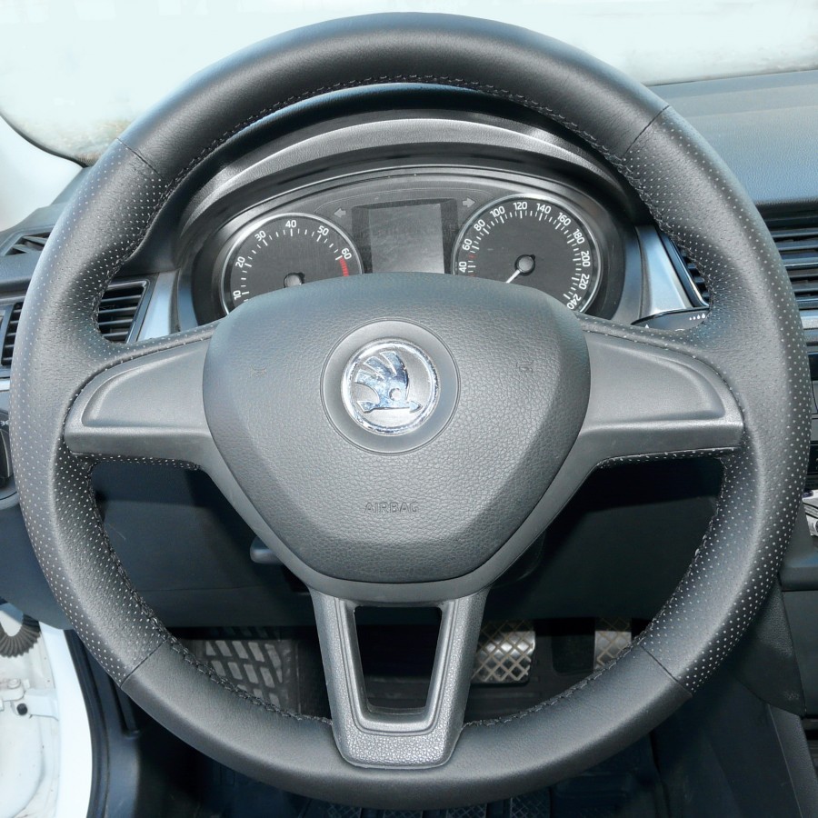 Кожаная оплетка на руль для руля без штатной перетяжки Skoda Rapid 2012- / Octavia A7 2015-2017 / Fabia II 2014- / Roomster 2014-2015 / Superb 2015-