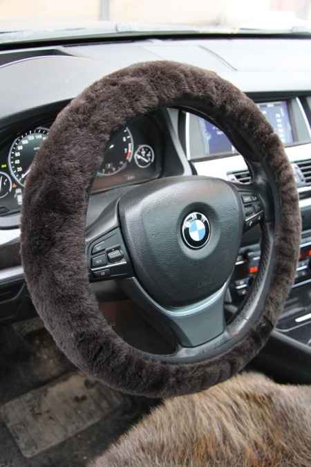 коричневый