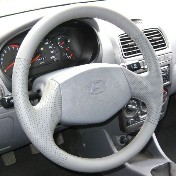 Кожаная оплетка на руль серая для руля без штатной перетяжки Hyundai Accent 1999-2013 AТ4, без подушки безопасности
