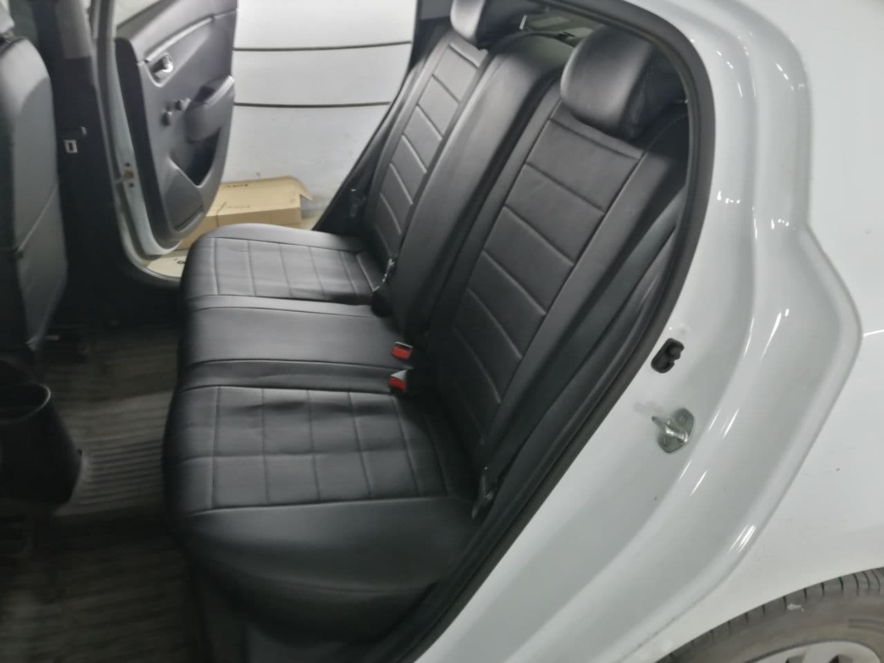 Hyundai Solaris 2  Kia Rio 4  X-Line 2017-Экокожа Классика, черный+черный (4)