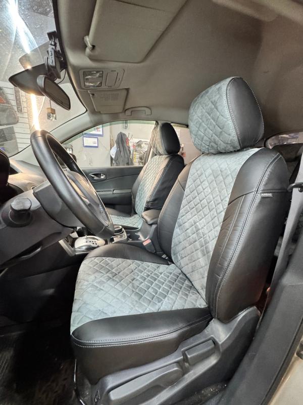 Нужно ли защищать алькантару от влаги и пятен?