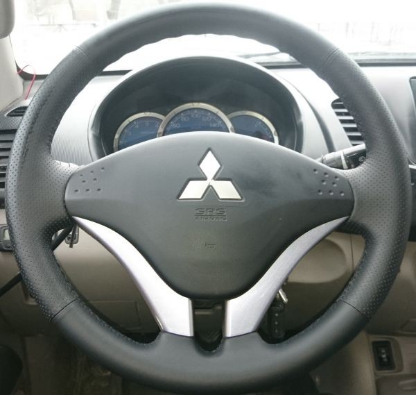 Кожаная оплетка на руль для руля без штатной перетяжки Mitsubishi L200 IV 2006-2015