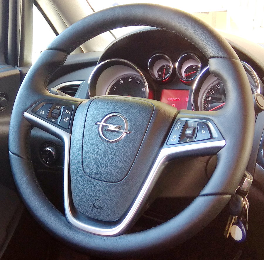Opel Astra J 2010- 002