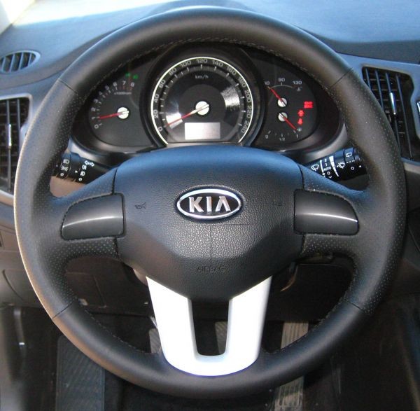 Кожаная оплетка на руль для руля без штатной перетяжки KIA Ceed 2010-2012 / Kia Sportage III 2010-2016