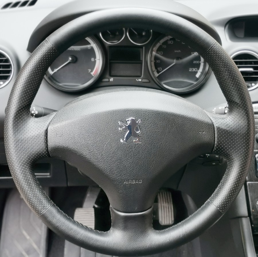 Кожаная оплетка на руль для руля без штатной перетяжки Peugeot 308 2007-2013 / Peugeot 408 2012-2014