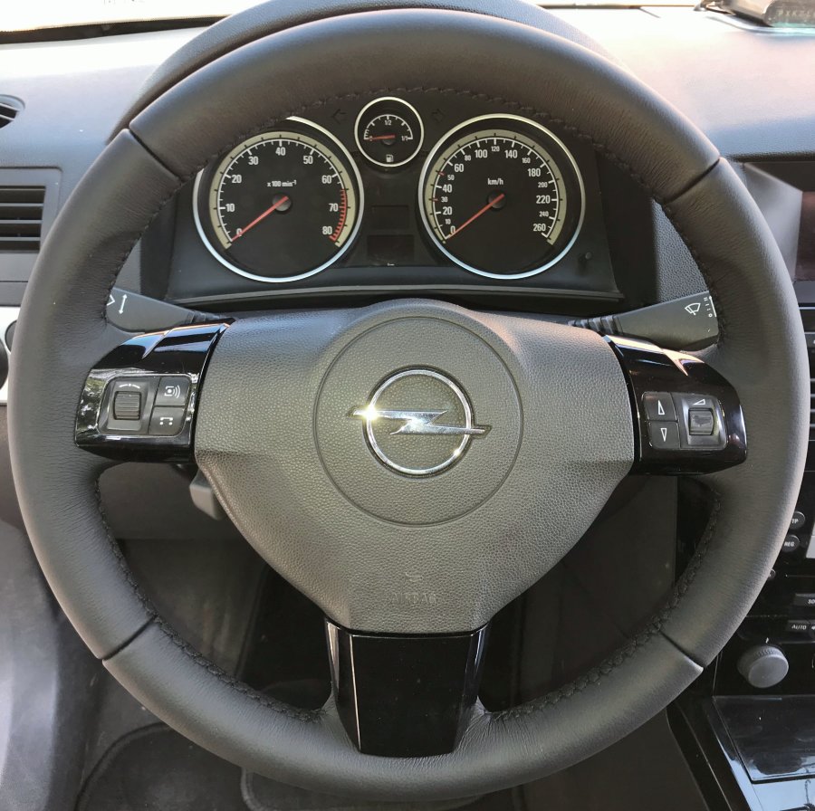 Кожаная оплетка на руль для замены штатной перетяжки Opel Astra H 2004-2015 / Opel Vectra C 2005-2008 / Opel Zafira B 2005-2008