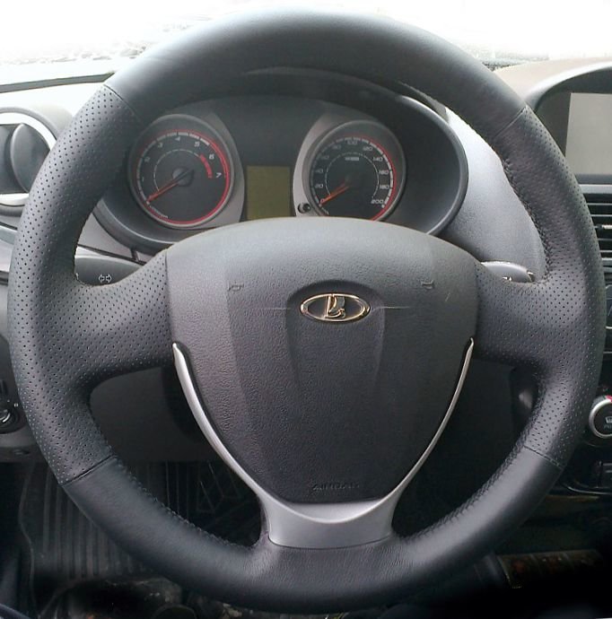 Кожаная оплетка на руль для руля без штатной перетяжки Lada Granta 2012-2022 / Priora Рестайлинг 2013-2018 / Kalina II 2013-2019 / Datsun on-DO 2014-