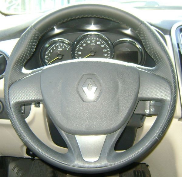 Кожаная оплетка на руль для руля без штатной перетяжки Renault Logan II 2014- / Sandero II 2014- / Duster I рестайл 2015- / Nissan Terrano III 2017-