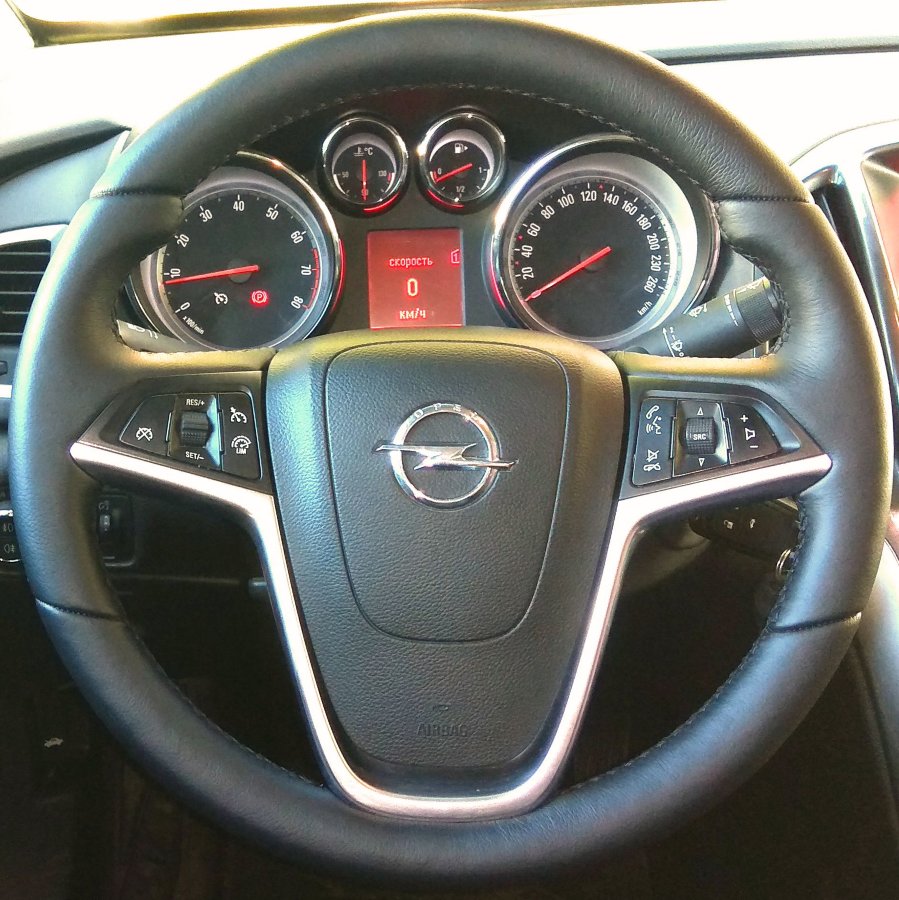 Кожаная оплетка на руль для замены штатной перетяжки Opel Astra J 2009-2015 / Opel Zafira C 2011-2016 / Meriva B 2010-2017