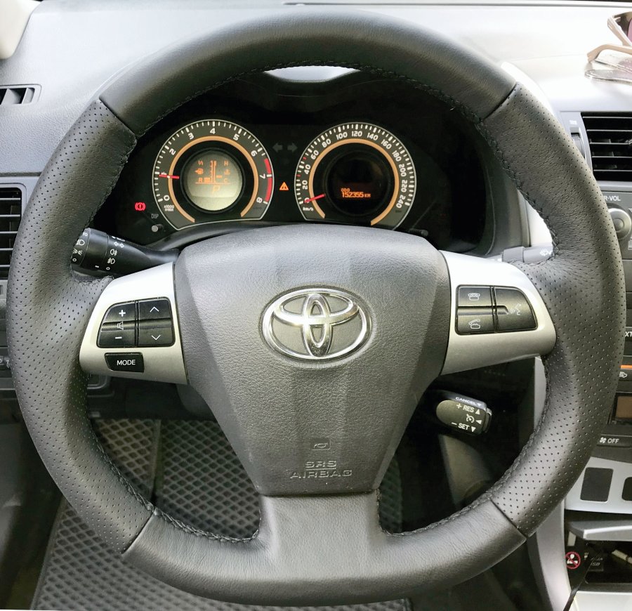 Кожаная оплетка на руль для замены штатной перетяжки Toyota Corolla Рест. 2010-2013 / Toyota RAV 4 III Рест. 2010-2014 / Toyota Voxy II Рест. 2010-