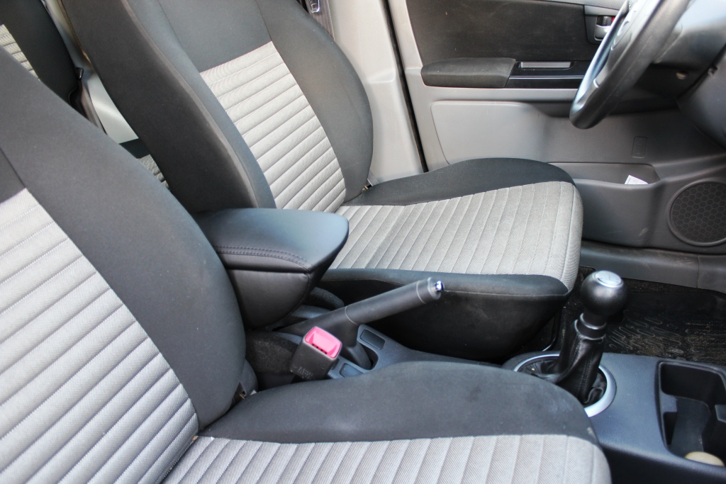 Podlokotnik_Suzuki_SX4_(4)