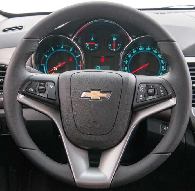 Кожаная оплетка на руль для замены штатной перетяжки Chevrolet Aveo T300 / Cruze / Cobalt 2010-