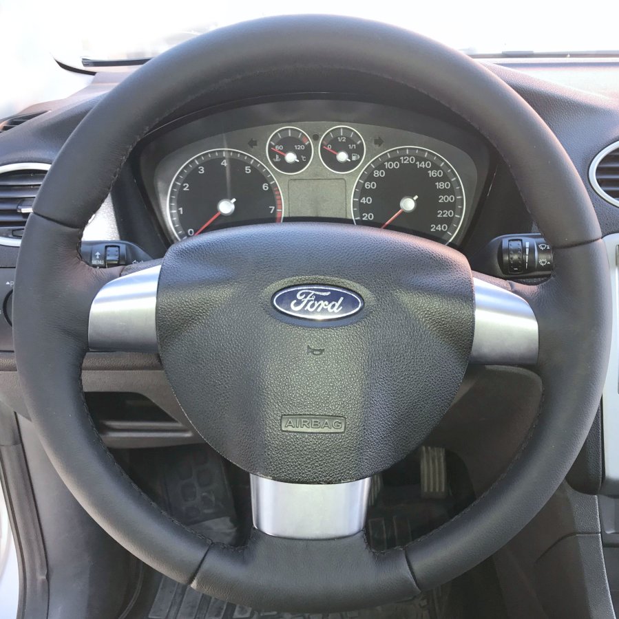 Кожаная оплетка на руль для замены штатной перетяжки Ford Focus II 2004-2011 (3 спицы)