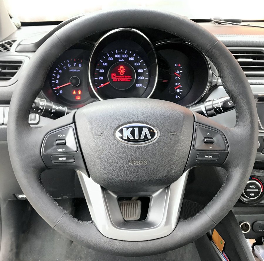 Кожаная оплетка на руль для замены штатной перетяжки, Kia Rio 3 поколение, 2011-2015