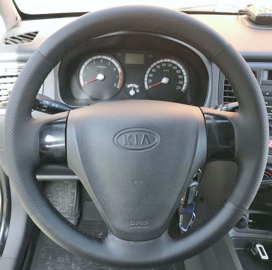 Кожаная оплетка на руль для руля без штатной перетяжки Kia Rio II 2005-2009 / Hyundai Getz I Рестайлинг 2005-2011 / Hyundai Verna II 2005-2010