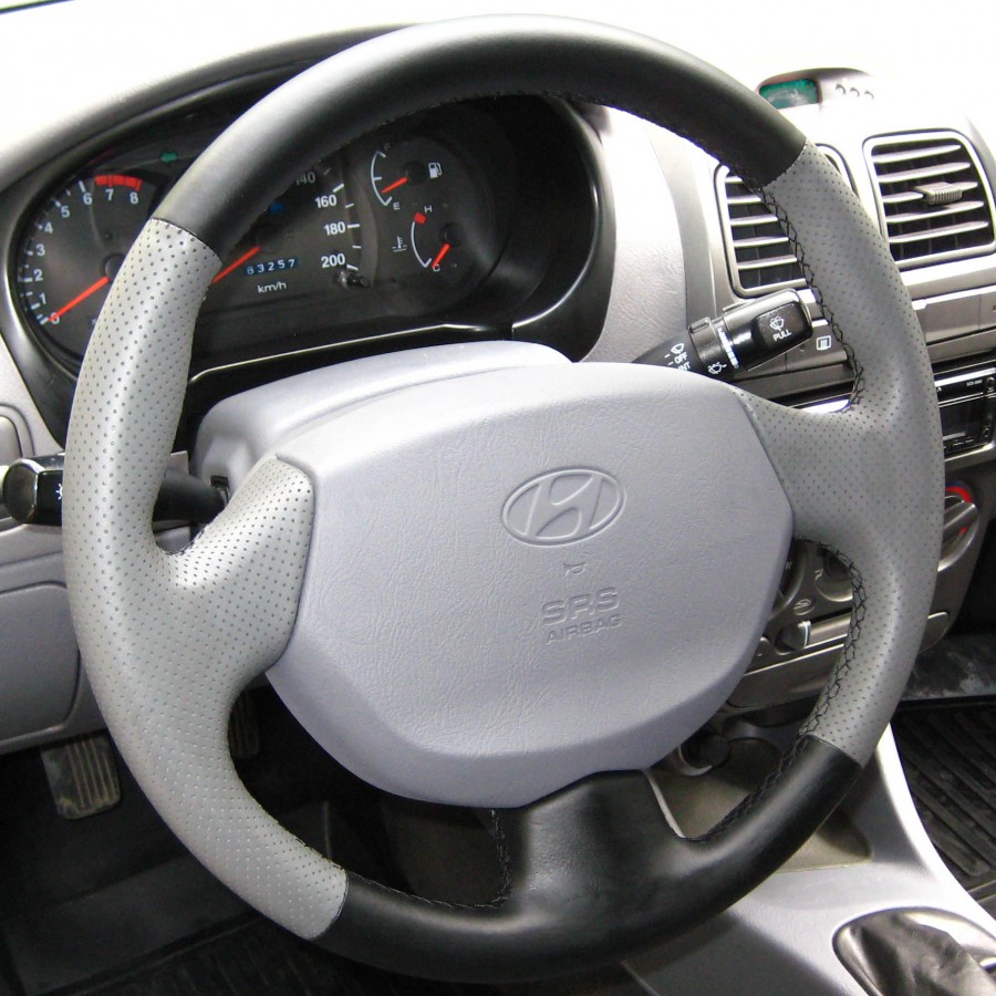 Кожаная оплетка на руль серо-чернная для руля без штатной перетяжки Hyundai Accent LC 1999-2013