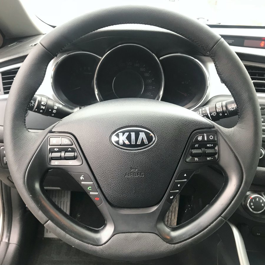 Кожаная оплетка на руль для замены штатной перетяжки Kia Ceed II 2012-2018