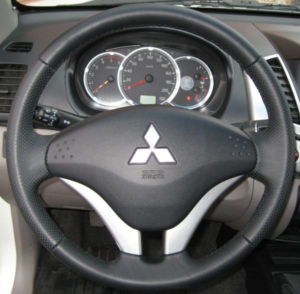 Кожаная оплетка на руль для замены штатной перетяжки Mitsubishi L200 IV 2006-2015